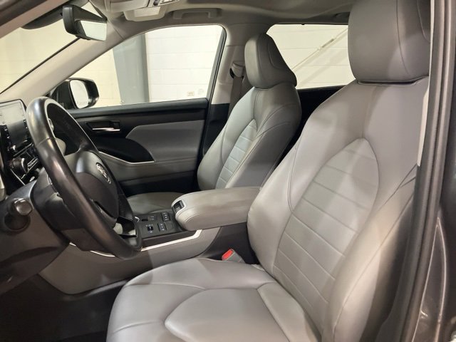 Used 2020 Toyota Highlander XLE image 11