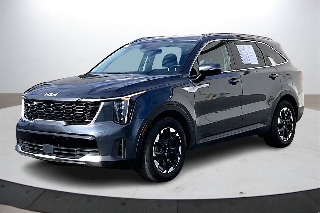 Used 2024 Kia Sorento S image 4