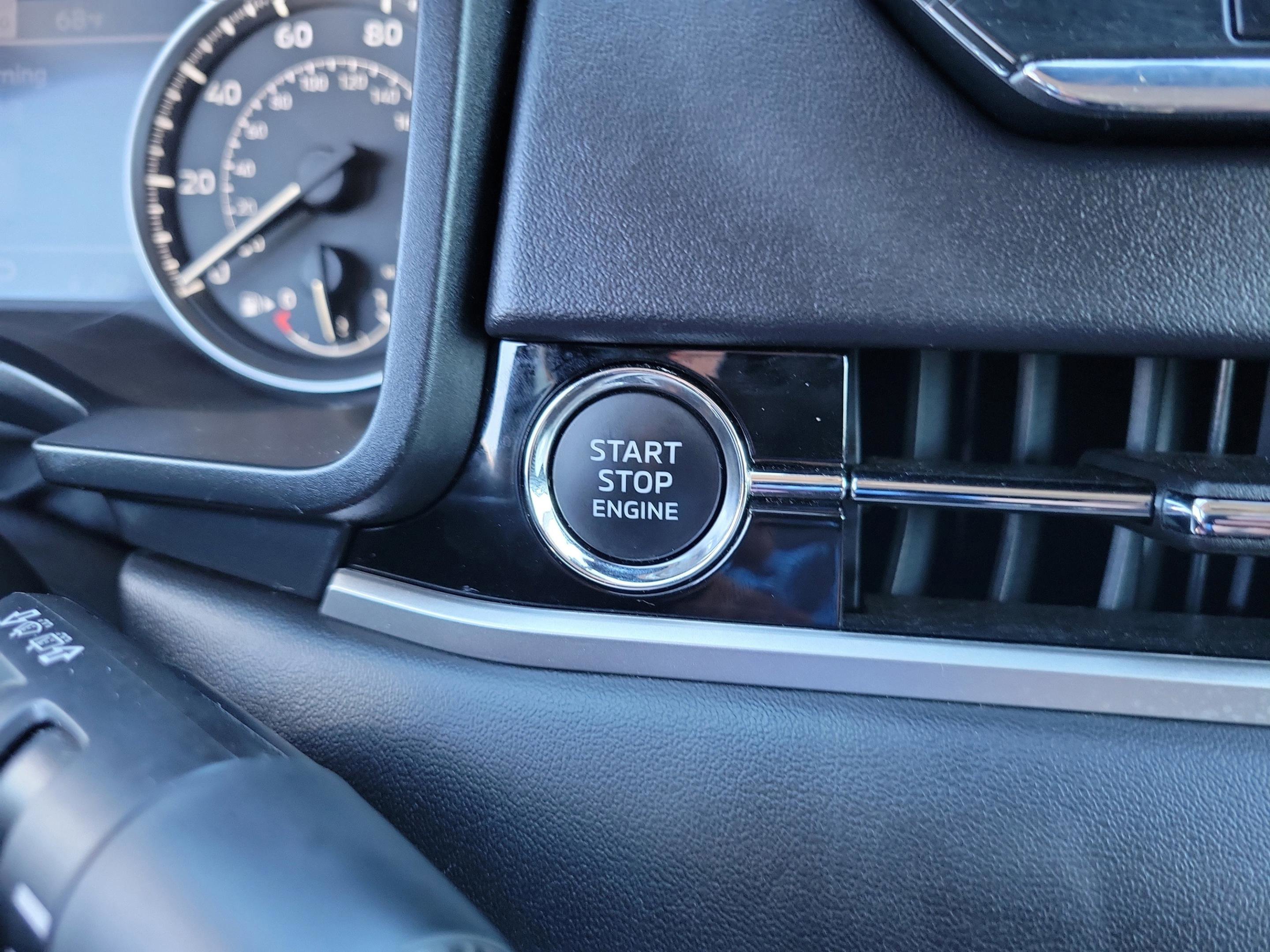 Used 2024 Mitsubishi Outlander SE image 35