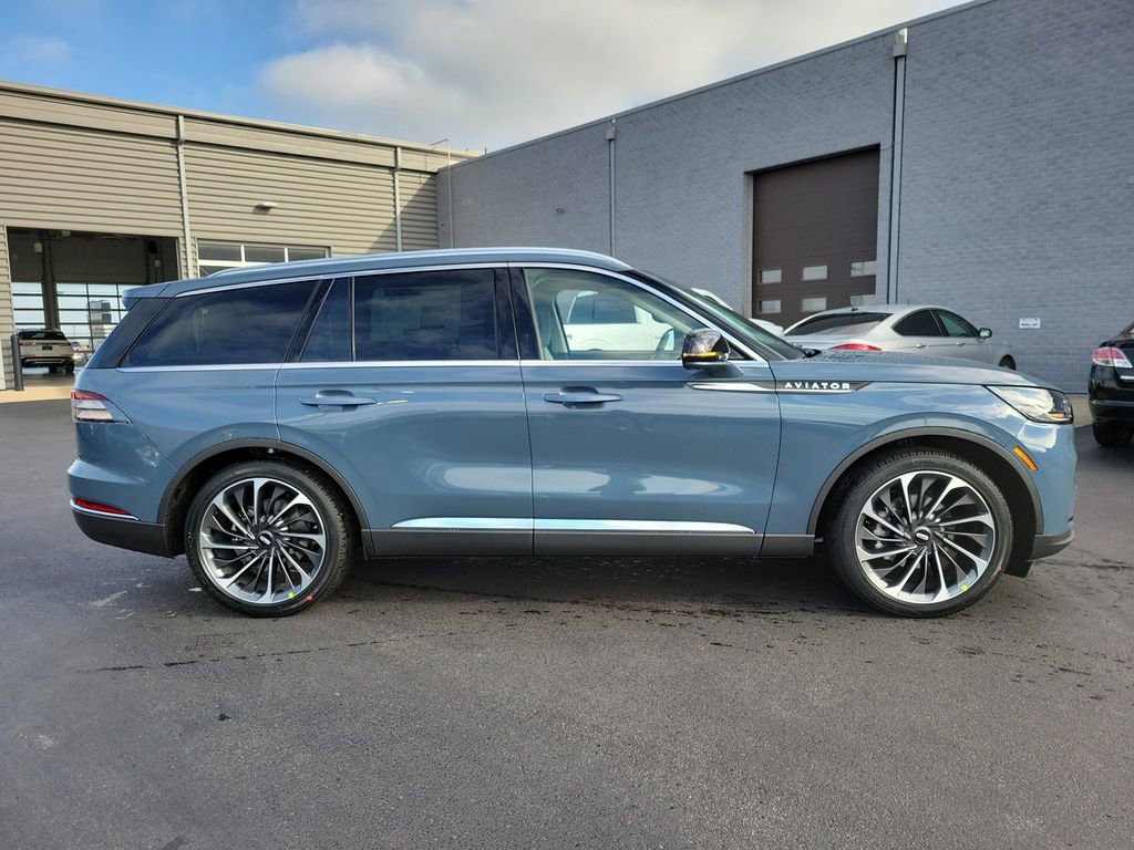 New 2026 Lincoln Aviator Reserve image 3