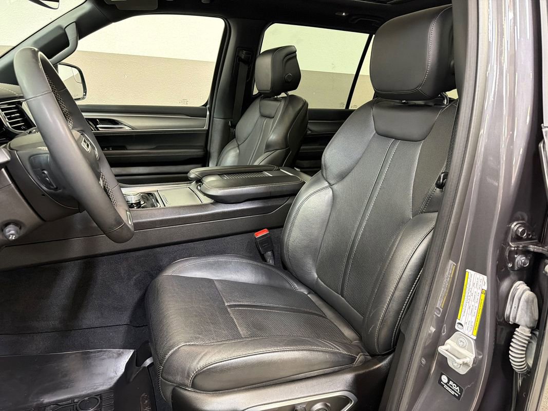 Used 2023 Jeep Wagoneer Series II RWD image 12