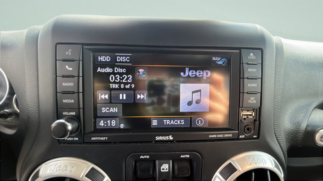 Used 2018 Jeep Wrangler Unlimited Sahara AWD/4WD image 16