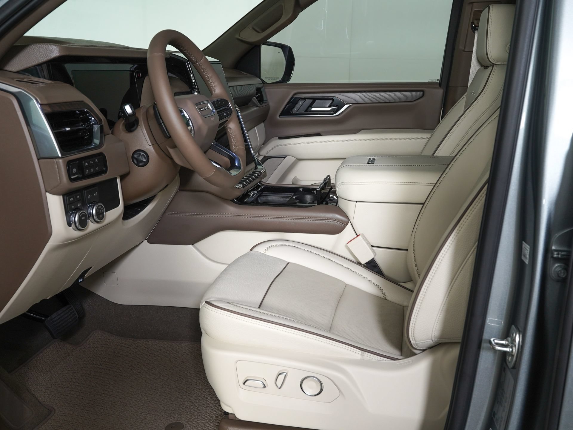 Used 2026 GMC Yukon Denali w/ Sun & Power Step Package AWD/4WD image 16