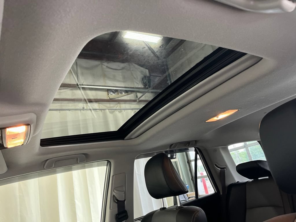 Used 2021 Toyota 4Runner SR5 Premium w/ Moonroof Package AWD/4WD image 3