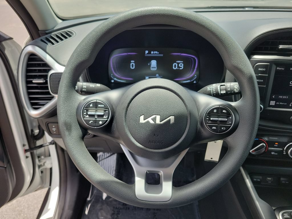 Used 2025 Kia Soul LX w/ LX Technology Package FWD image 26