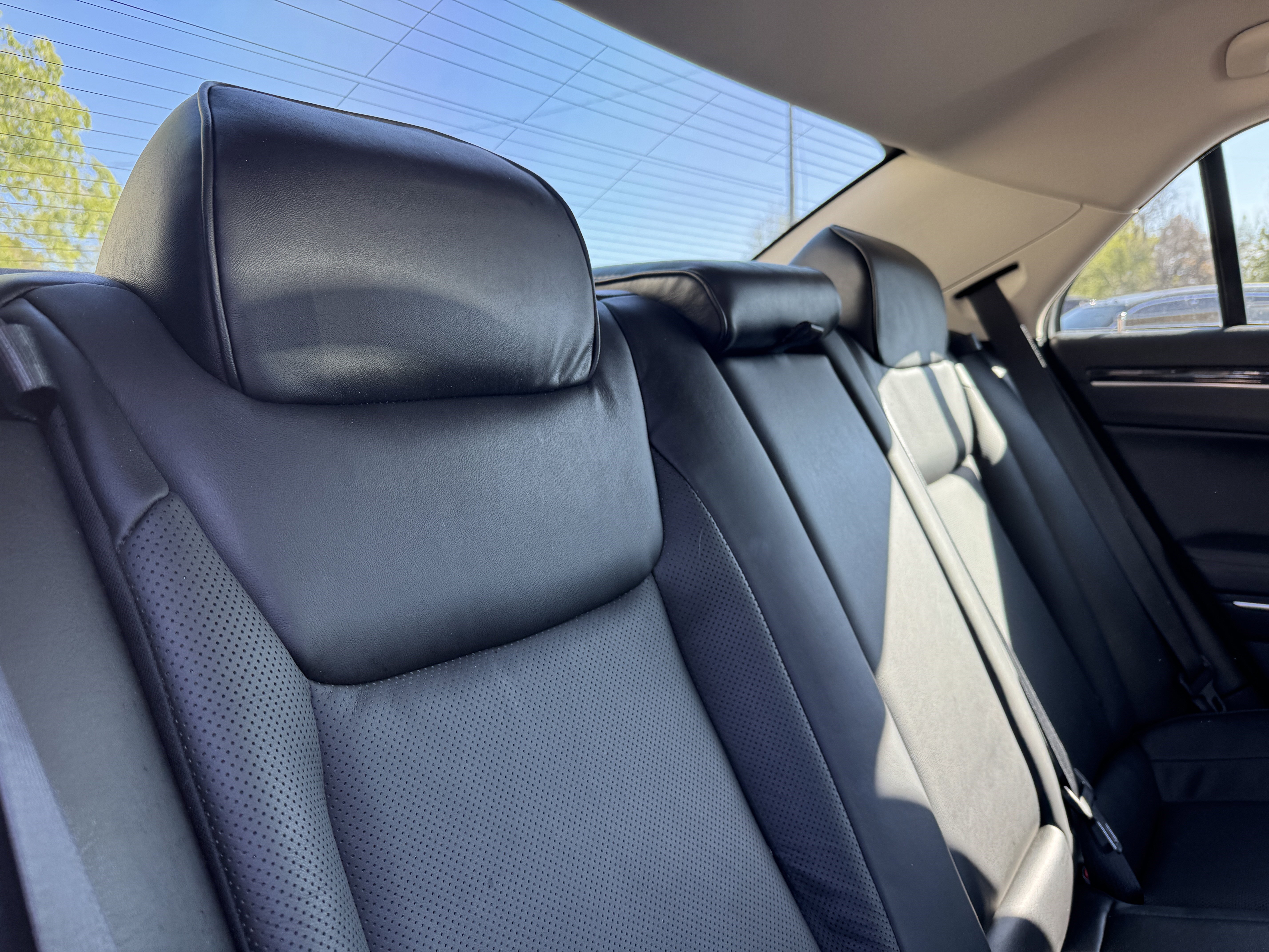 Used 2018 Chrysler 300 Limited w/ Safetytec Plus Group RWD image 19