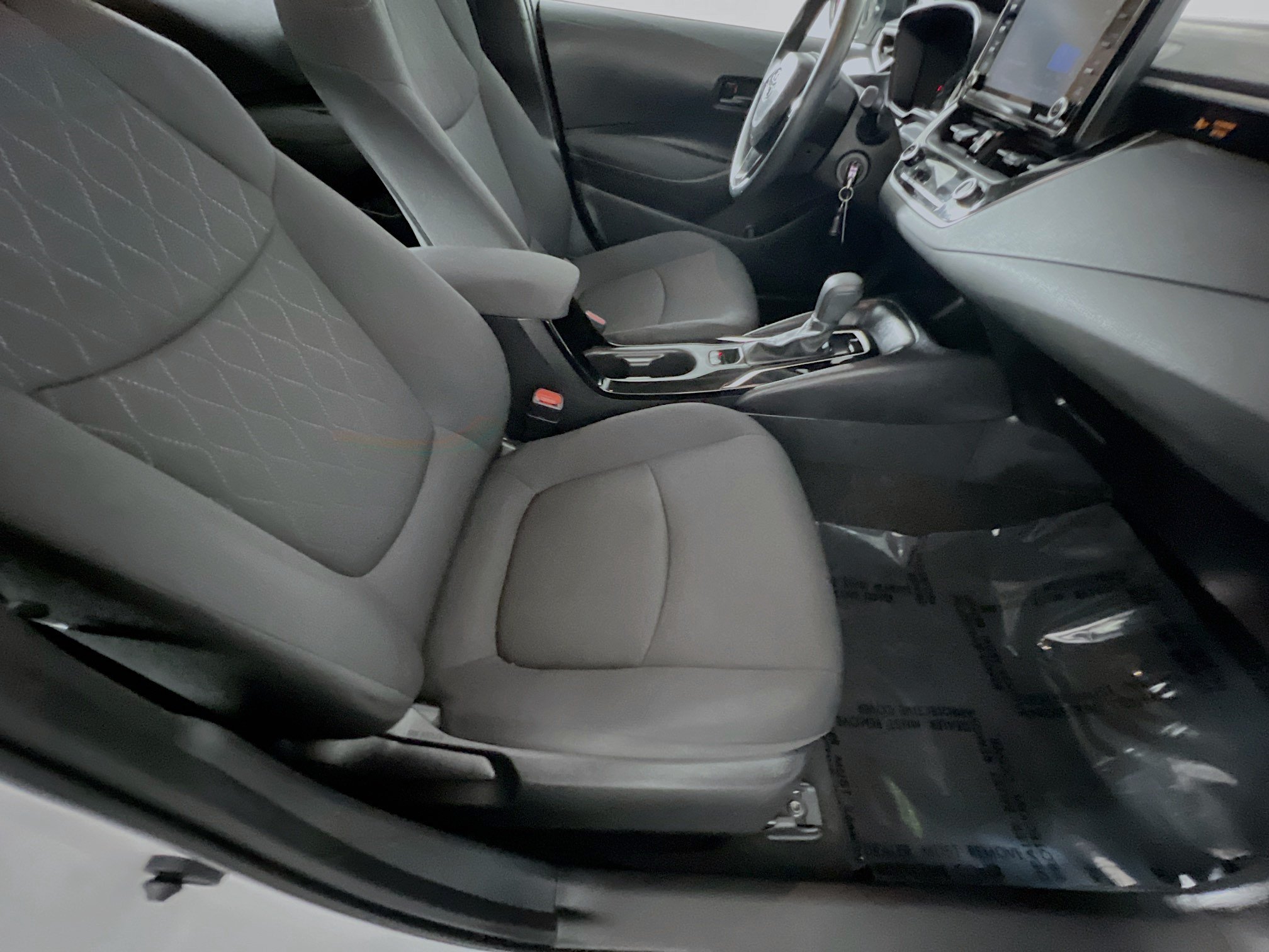 Used 2022 Toyota Corolla LE FWD image 30