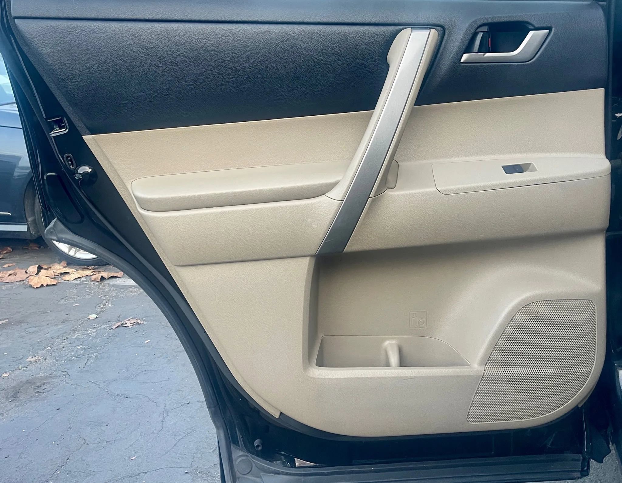 Used 2012 Toyota Highlander SE image 7