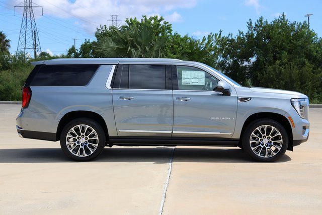 New 2026 GMC Yukon XL Denali w/ Denali Reserve Package image 4