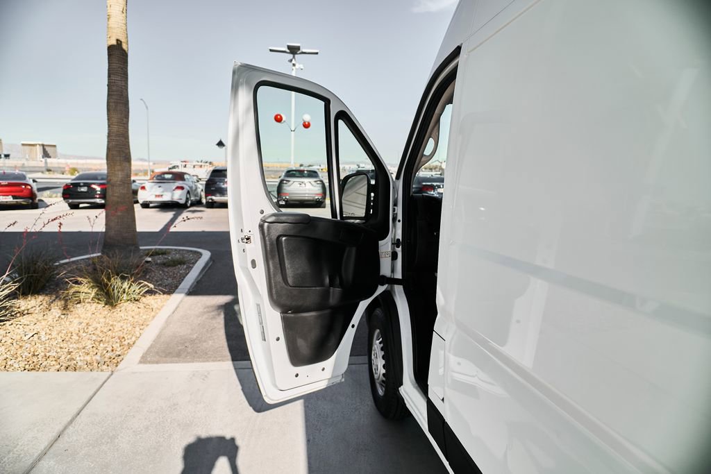 Used 2025 RAM ProMaster 2500 w/ Convenience Group FWD image 13