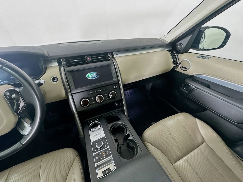 Used 2020 Land Rover Discovery Landmark image 11