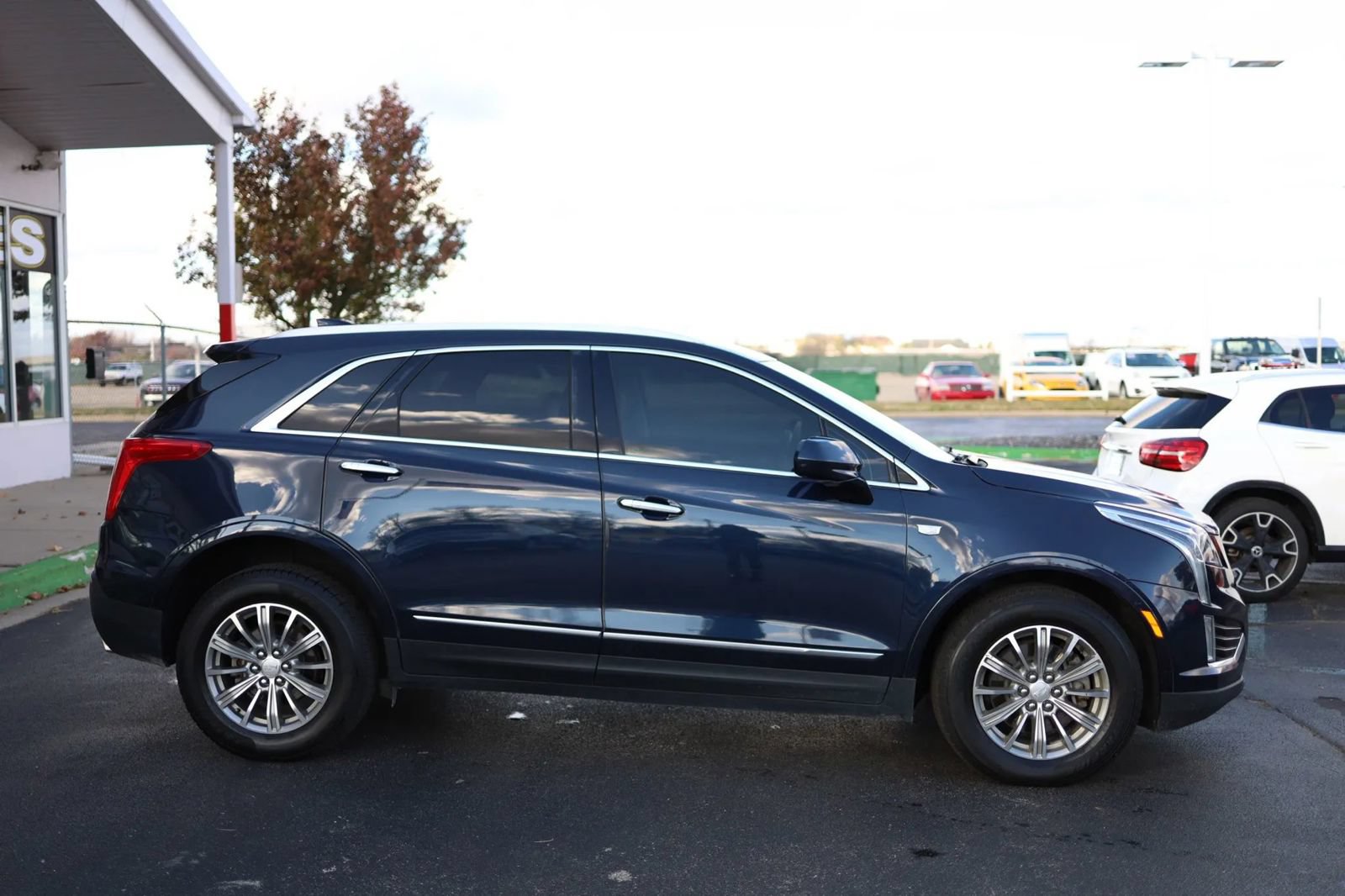 Used 2017 Cadillac XT5 Luxury w/ Driver Awareness Package AWD/4WD image 4