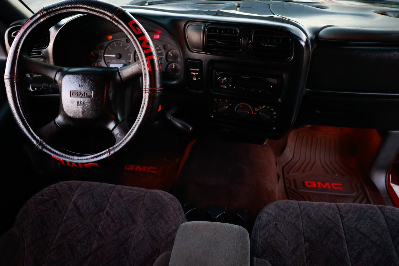 Used 2000 GMC Sonoma SLS w/ SLS Super Spec Pkg 1 image 18