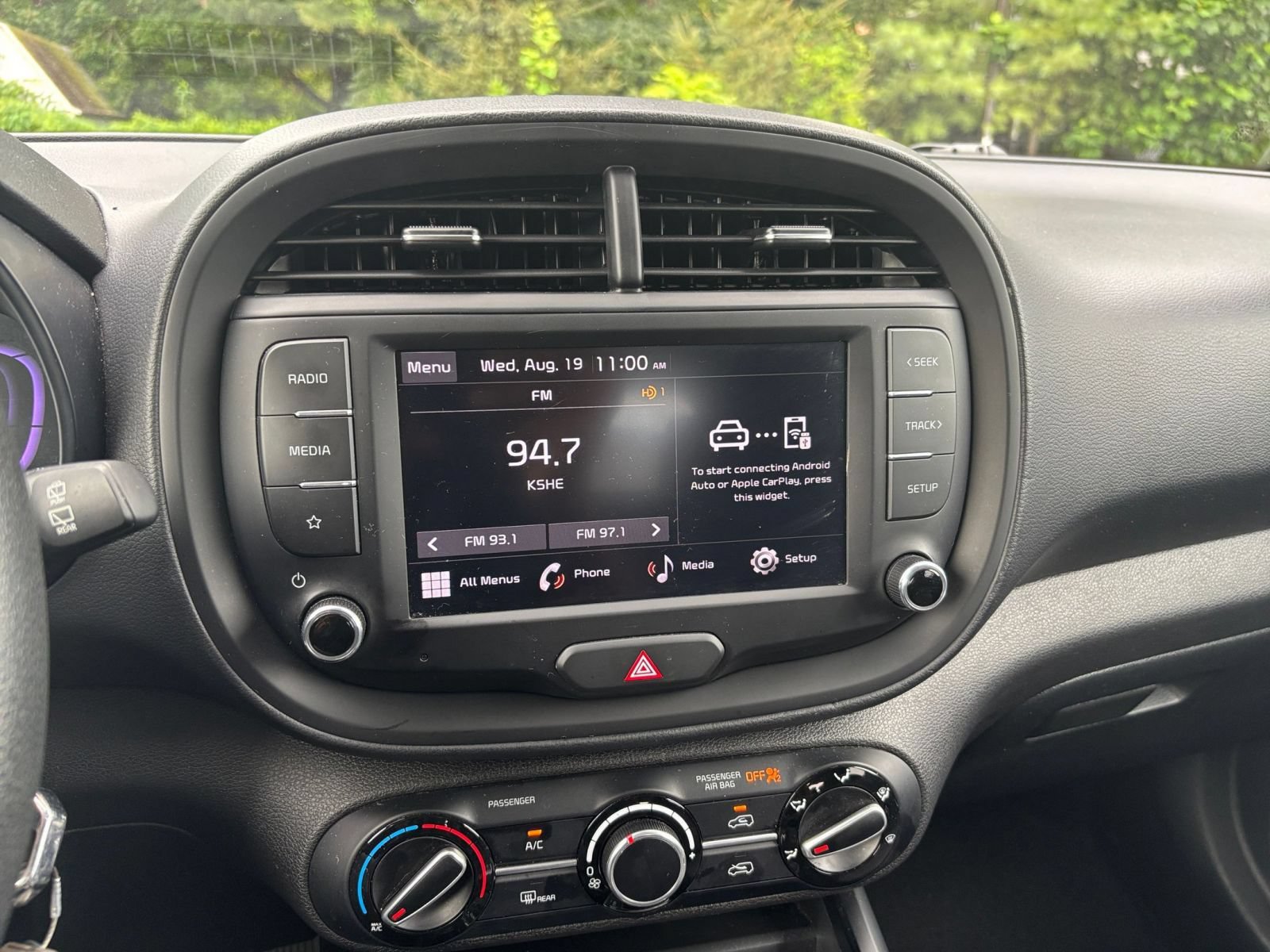 Used 2025 Kia Soul LX w/ LX Technology Package FWD image 16