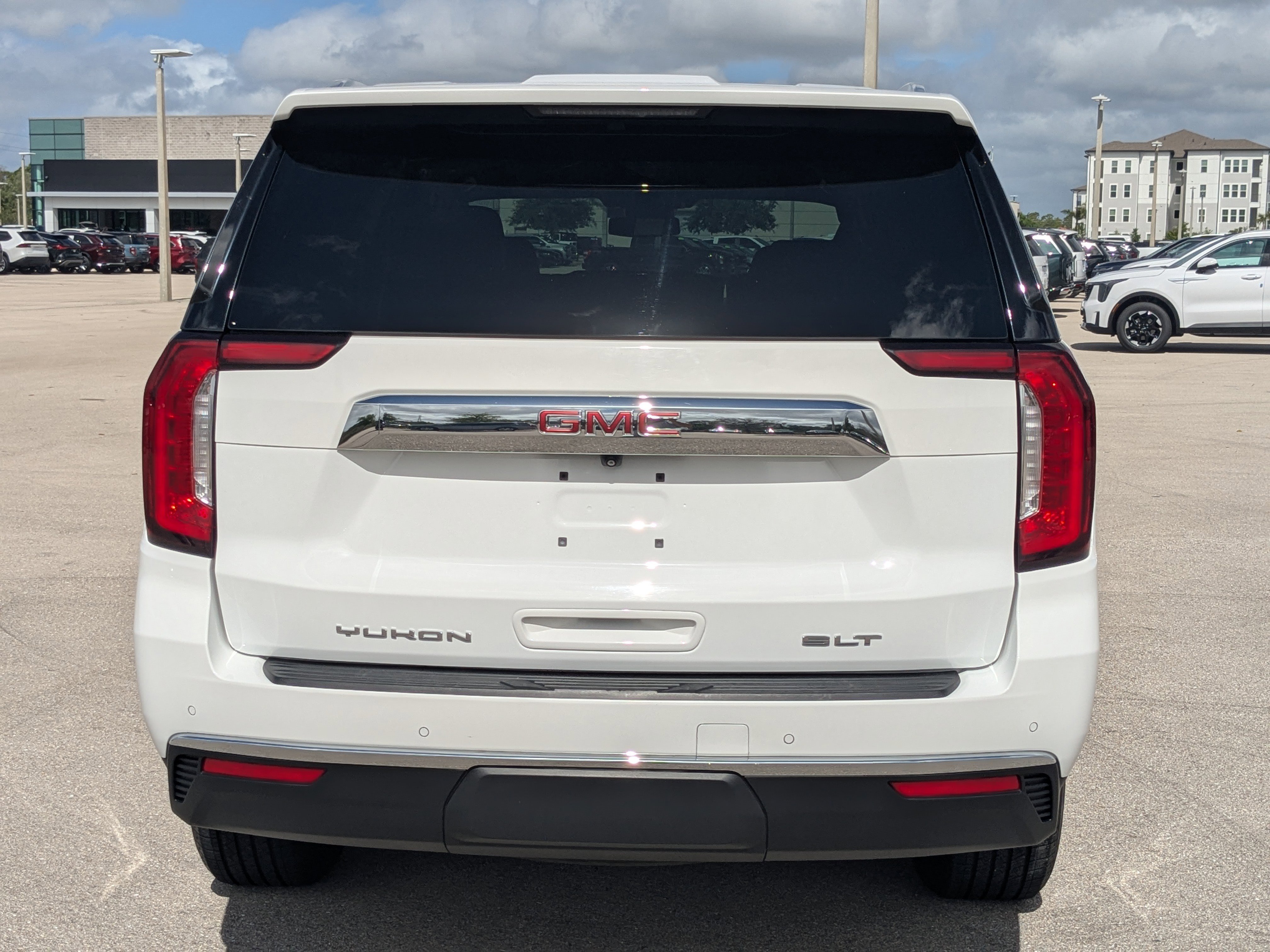 Used 2024 GMC Yukon SLT image 6