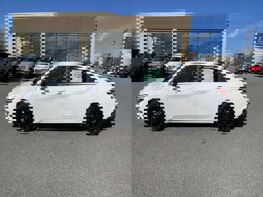 New 2026 Hyundai Elantra SEL Sport Premium image 2