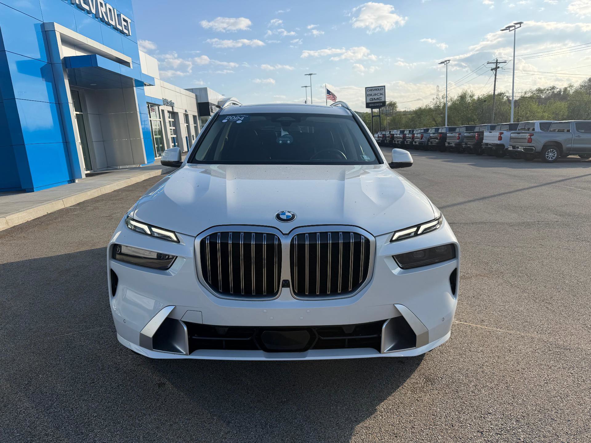 Used 2024 BMW X7 xDrive40i w/ Premium Package AWD/4WD image 9