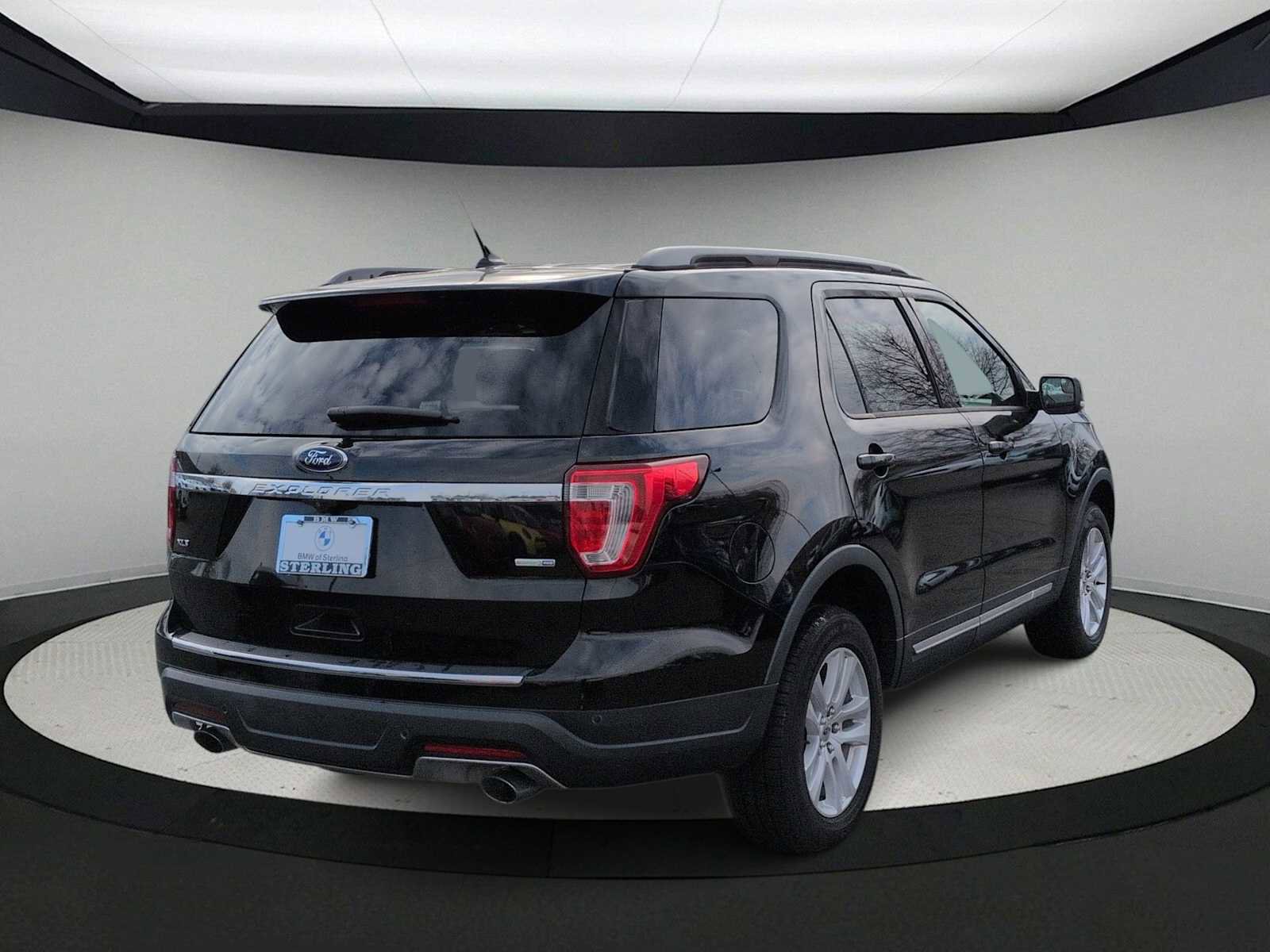 Used 2018 Ford Explorer XLT w/ Equipment Group 202A image 8