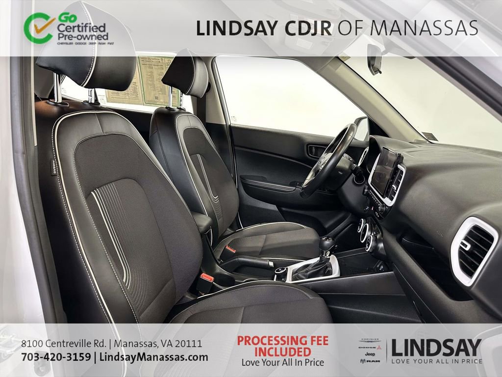 Used 2023 Hyundai Venue Limited image 16