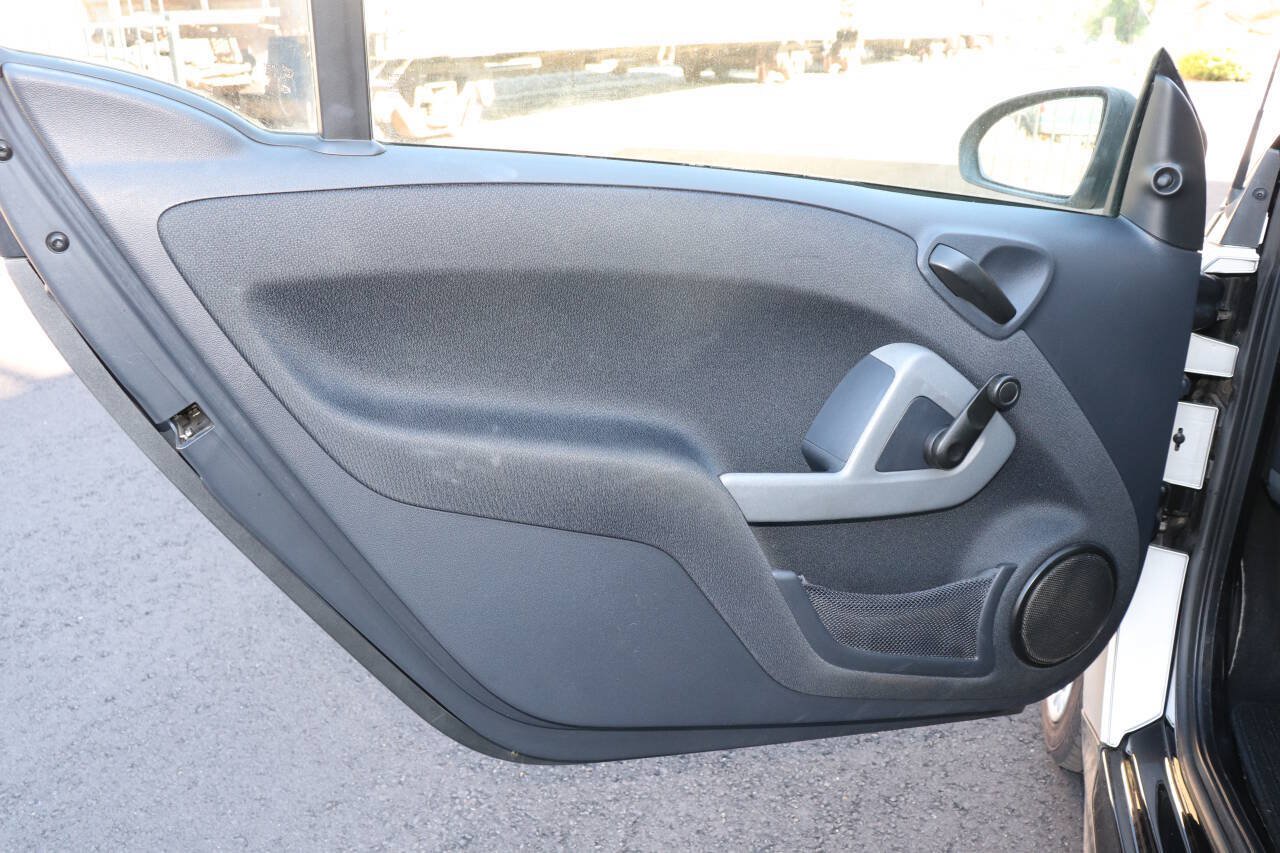 Used 2013 smart fortwo pure RWD image 11