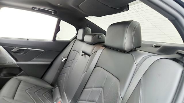 Used 2026 BMW 530i RWD image 27