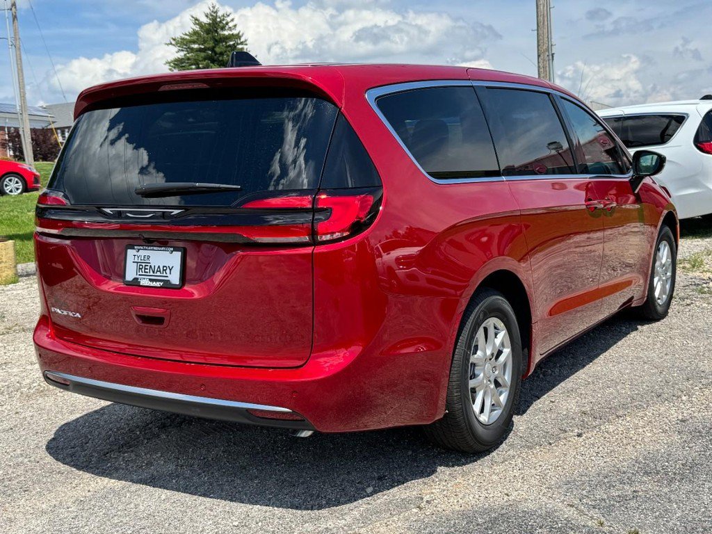 New 2027 Chrysler Pacifica Select FWD image 4