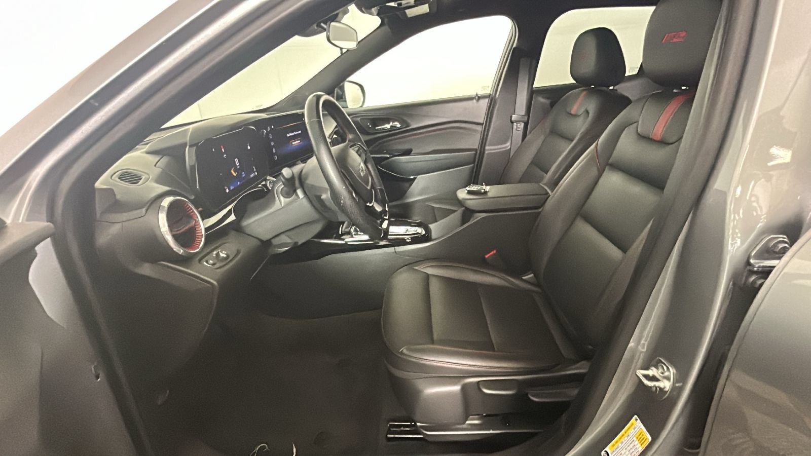 Used 2024 Chevrolet Trax RS w/ Sunroof Package FWD image 13