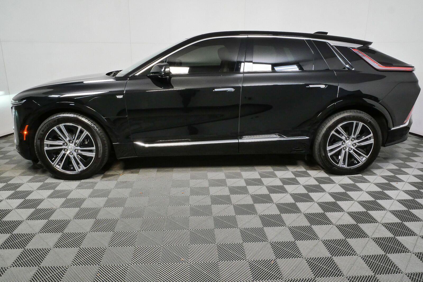 Used 2024 Cadillac Lyriq Luxury w/ Nappa Leather Package AWD/4WD image 24