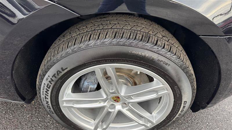 Used 2020 Porsche Macan w/ Premium Package Plus AWD/4WD image 25