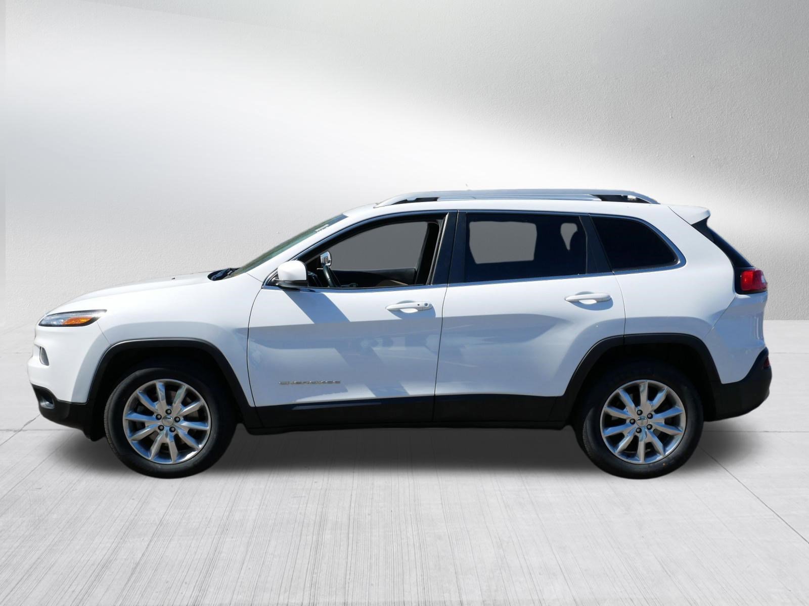 Used 2015 Jeep Cherokee Limited w/ Luxury Group AWD/4WD image 4