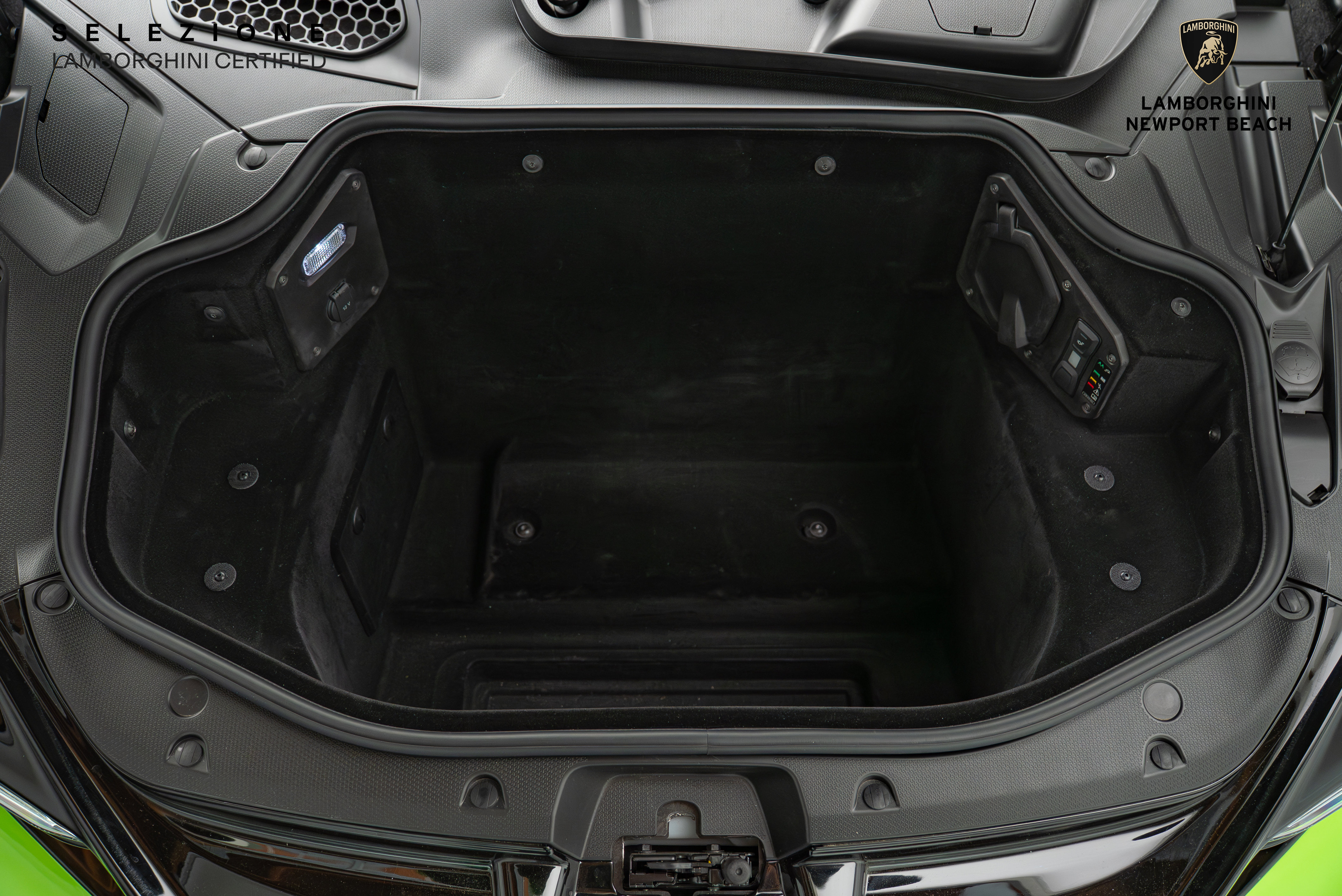 Used 2024 Lamborghini Revuelto image 11