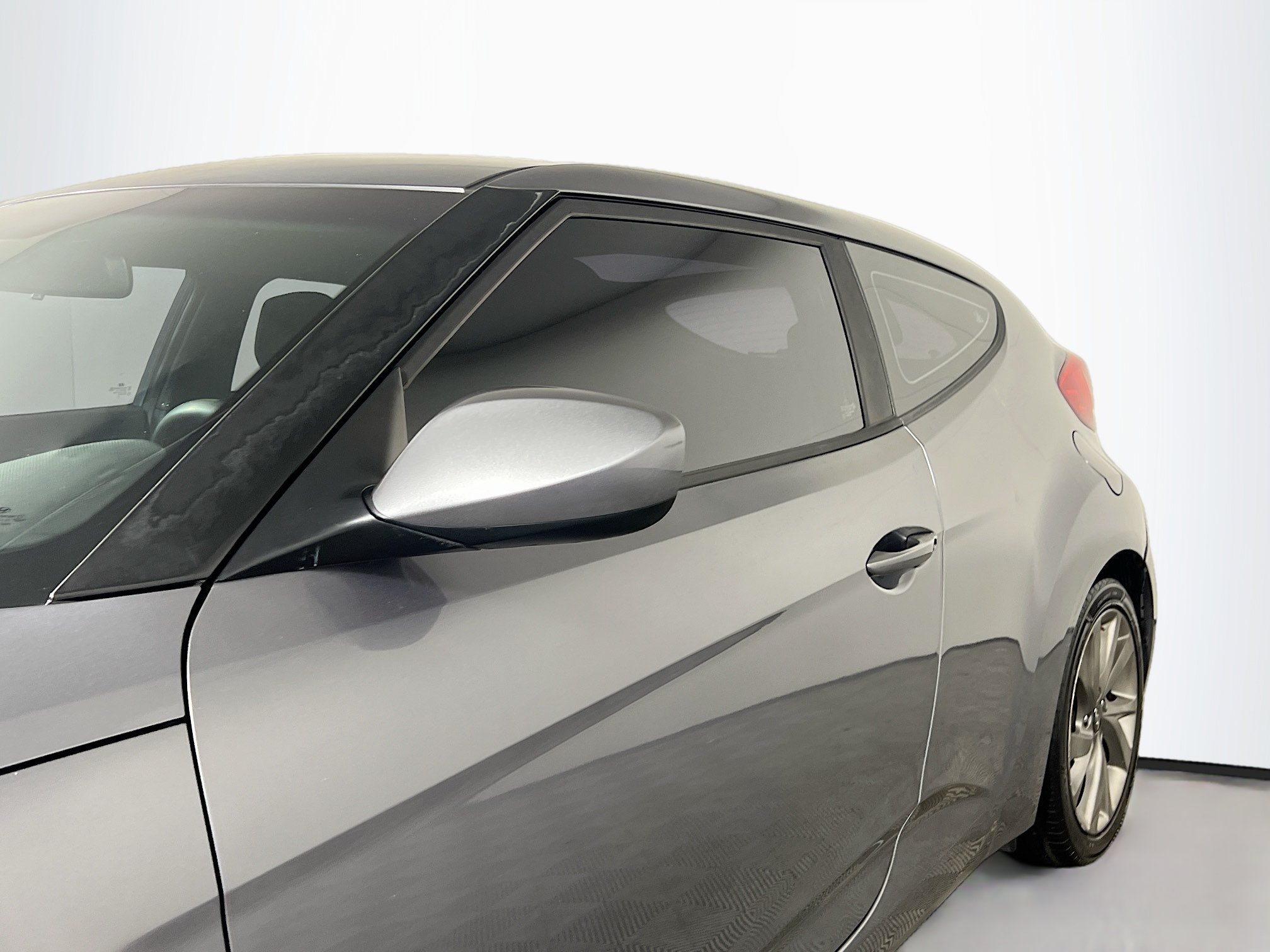 Used 2017 Hyundai Veloster FWD image 13
