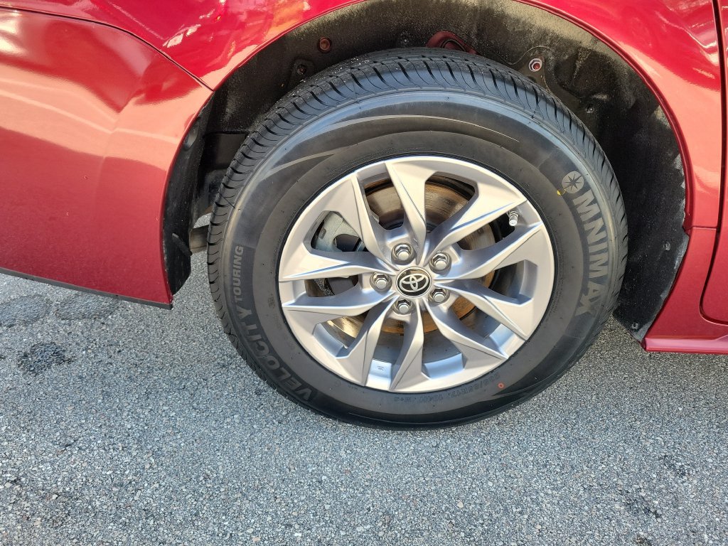 Certified 2021 Toyota Sienna XLE FWD image 30