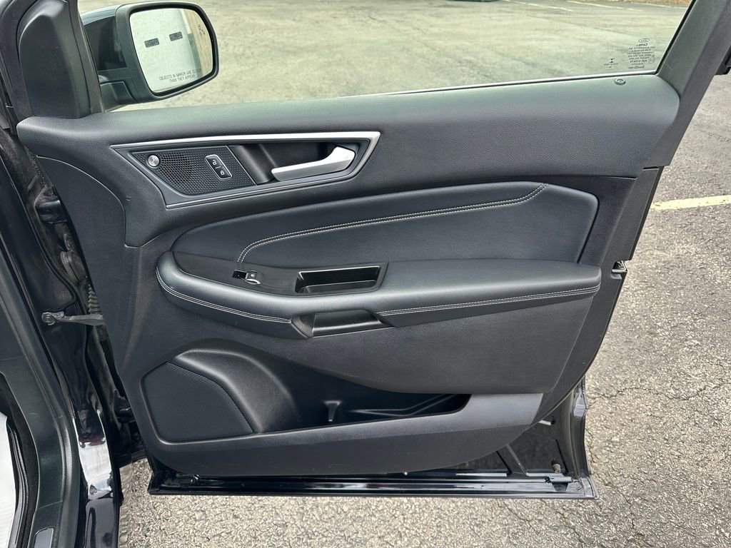 Used 2019 Ford Edge Titanium AWD/4WD image 29