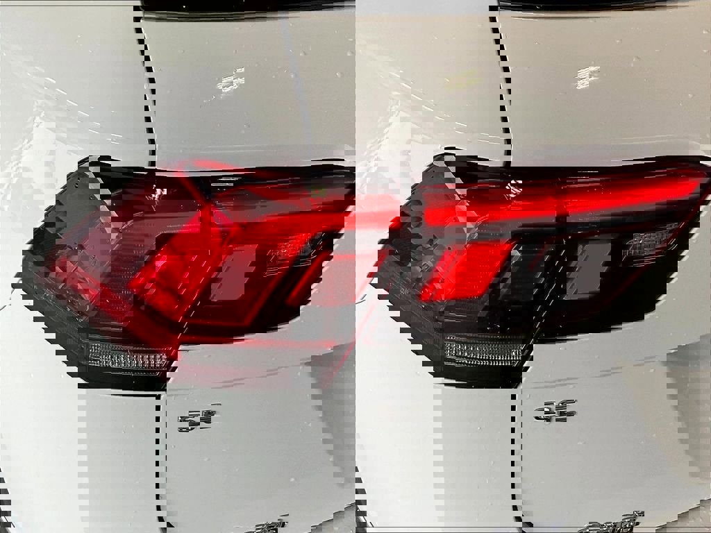 Used 2024 Volkswagen Tiguan SE image 32