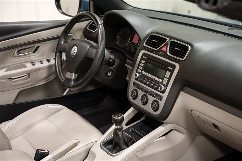 Used 2009 Volkswagen Eos Komfort FWD image 16