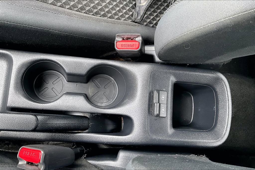 Used 2020 Nissan Versa S FWD image 32