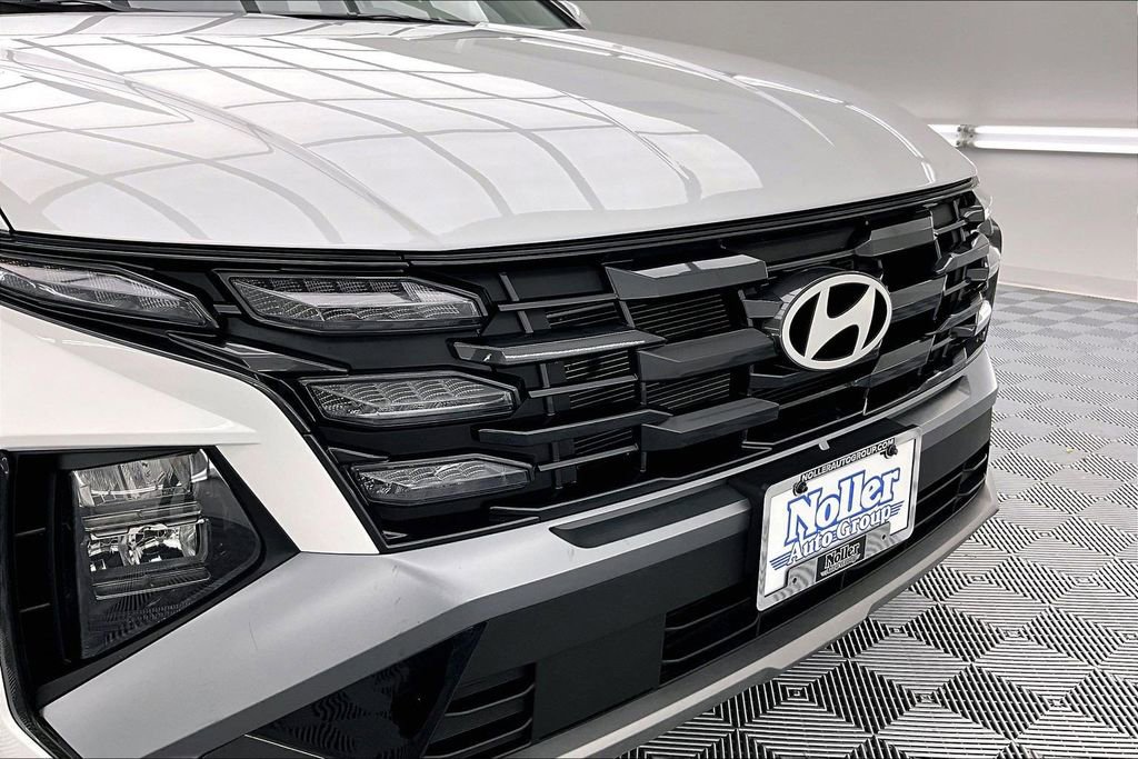 Used 2025 Hyundai Tucson SE image 28