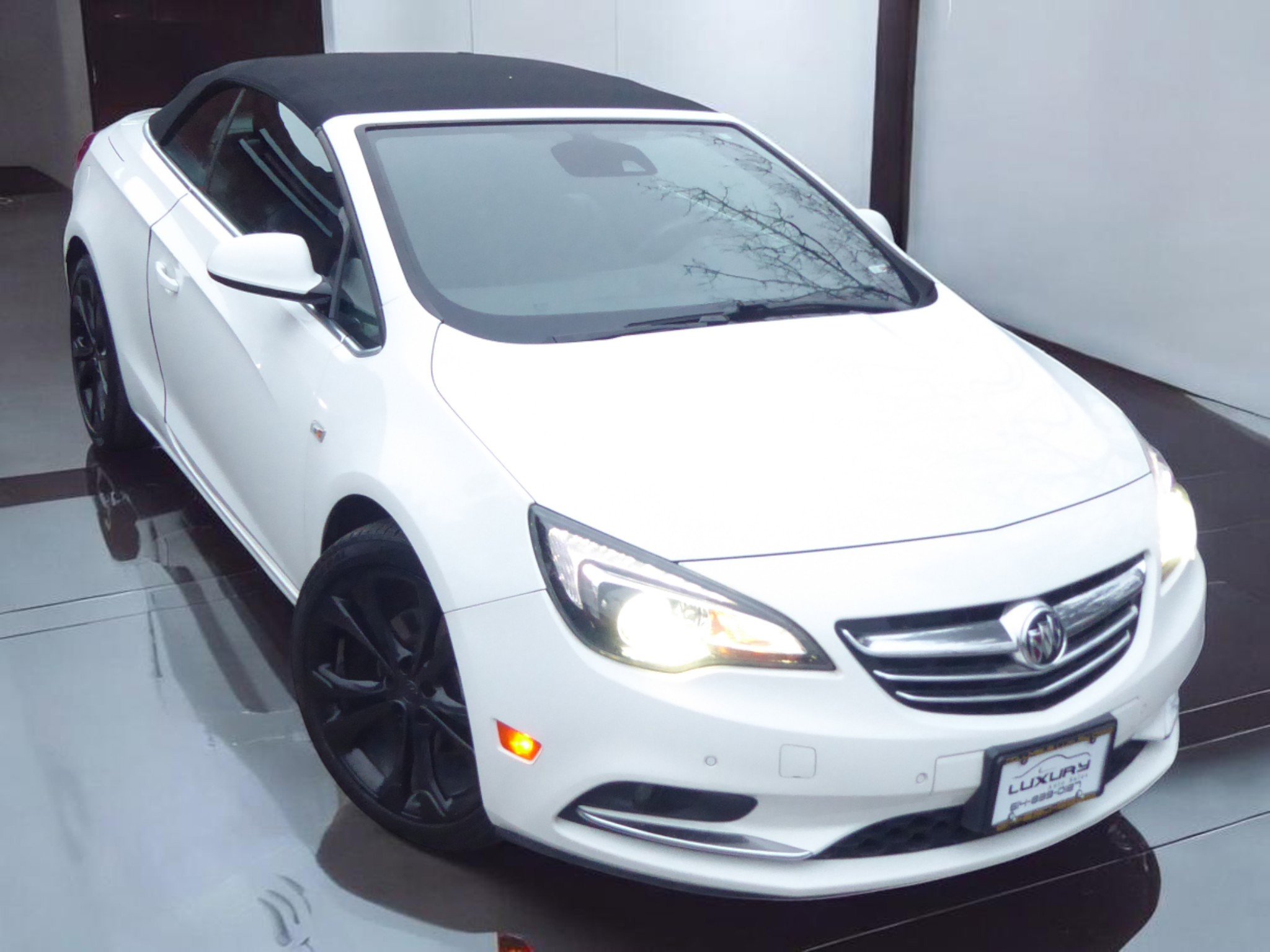 Used 2019 Buick Cascada Premium image 1