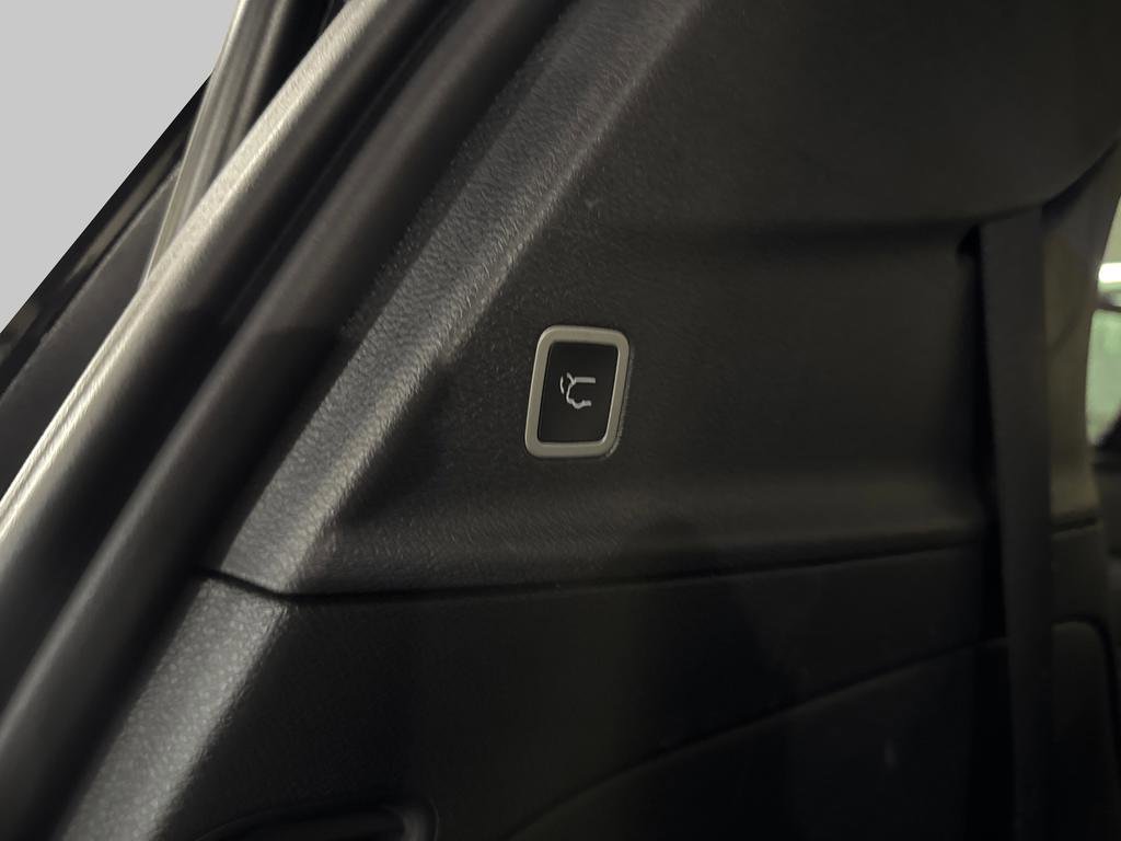 Used 2025 Chrysler Pacifica Select image 28