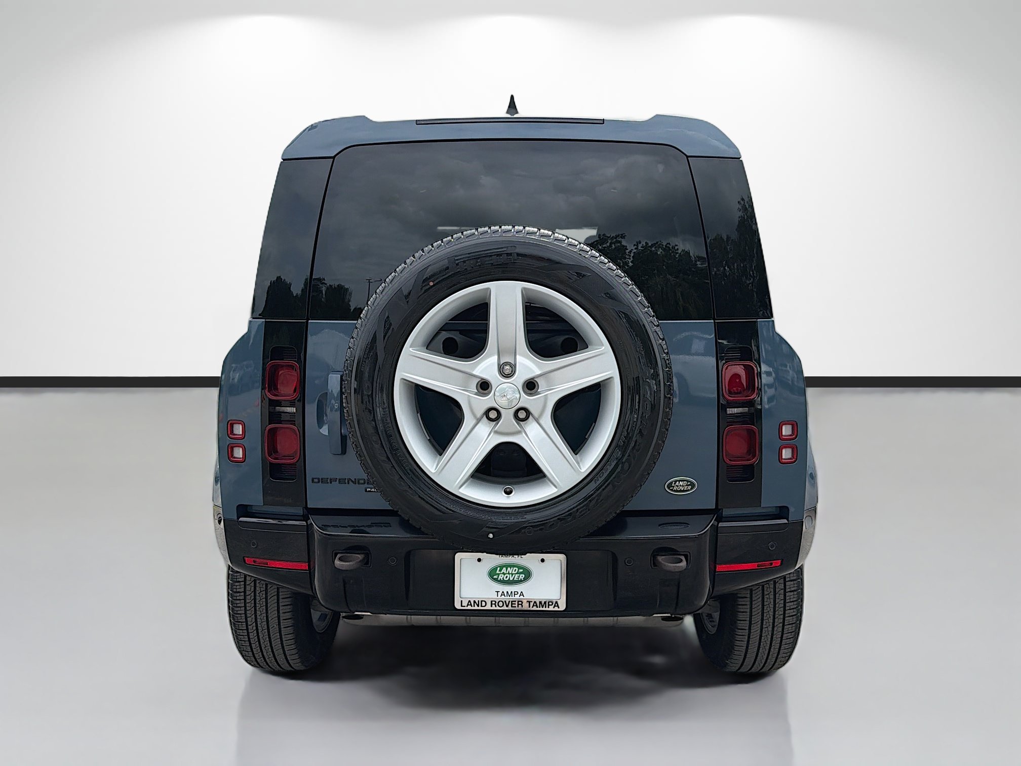 Used 2022 Land Rover Defender 110 X-Dynamic SE AWD/4WD image 4