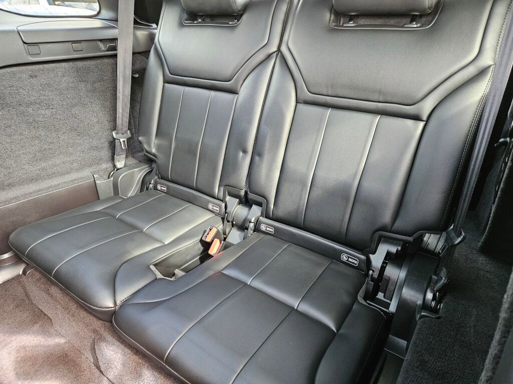 Used 2018 Land Rover Discovery HSE AWD/4WD image 18