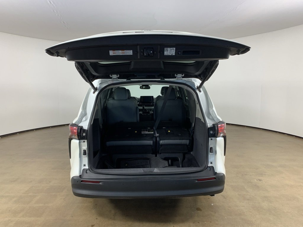 Used 2021 Toyota Sienna XLE image 12