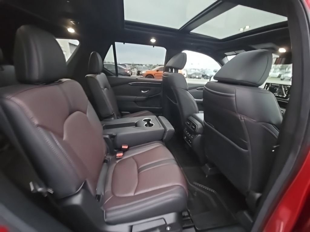 Used 2025 Honda Pilot Black Edition image 32