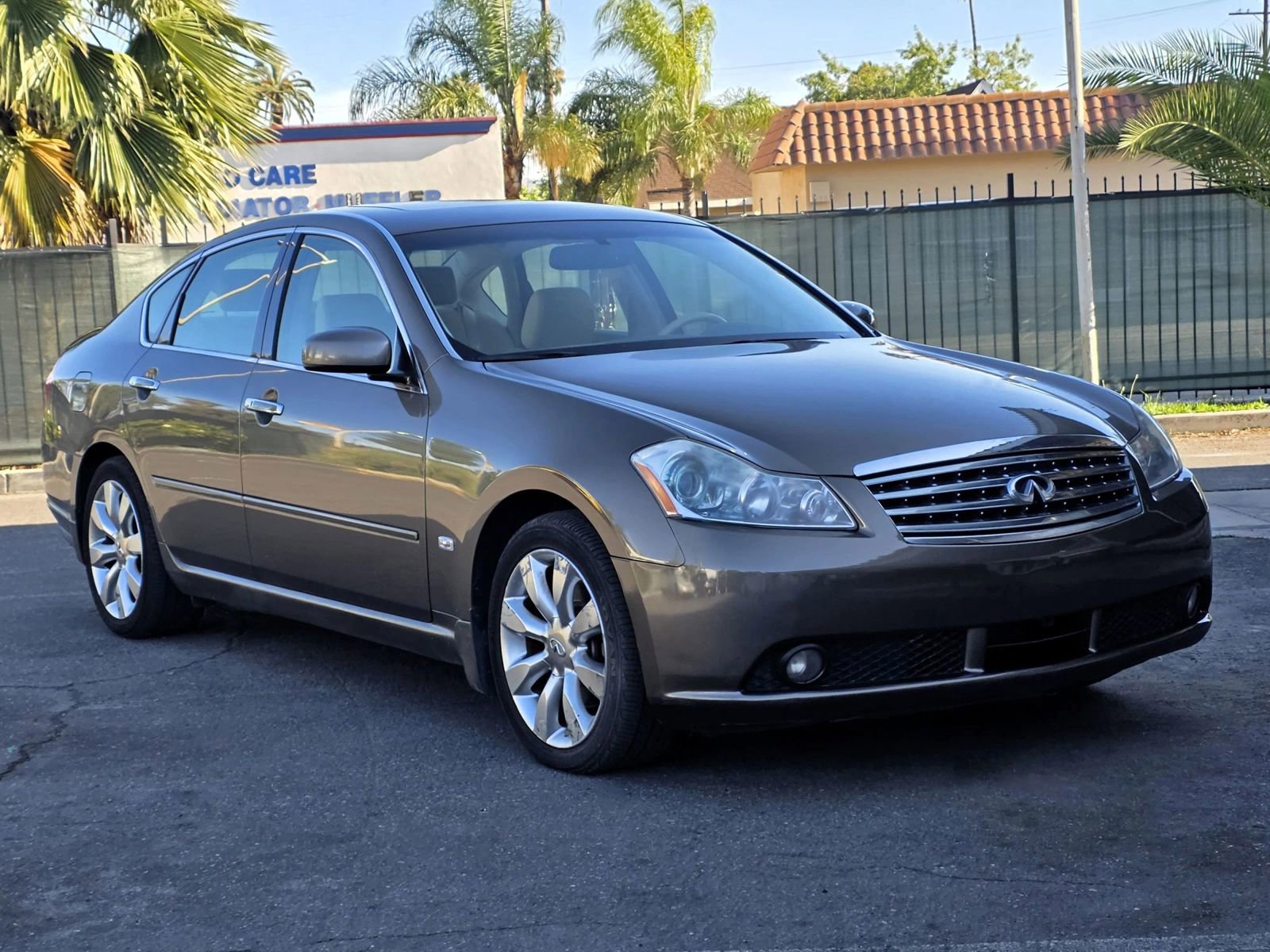 Used 2007 INFINITI M35 w/ Technology Pkg RWD image 2