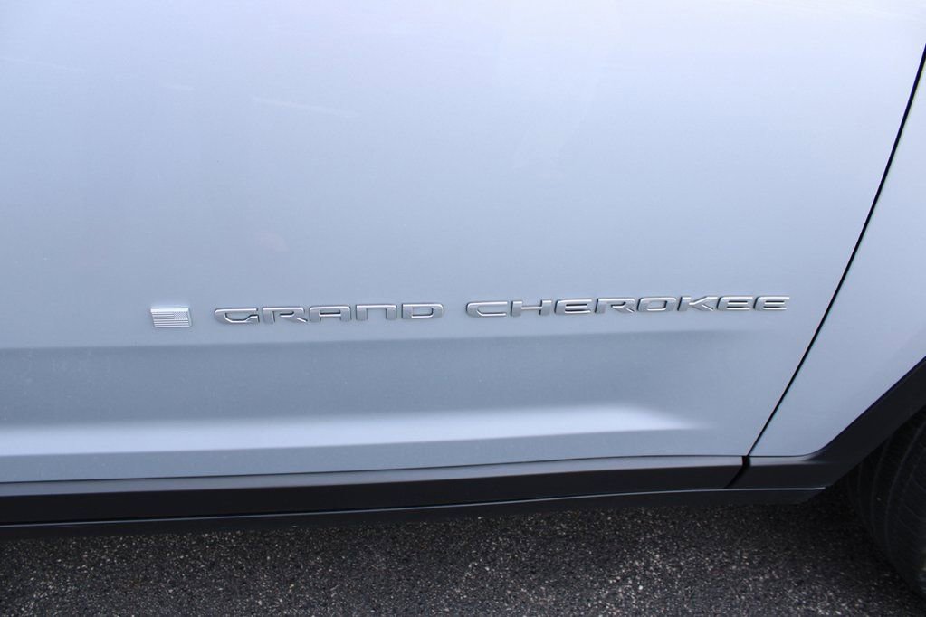 Used 2024 Jeep Grand Cherokee L Limited w/ Luxury Tech Group II image 30