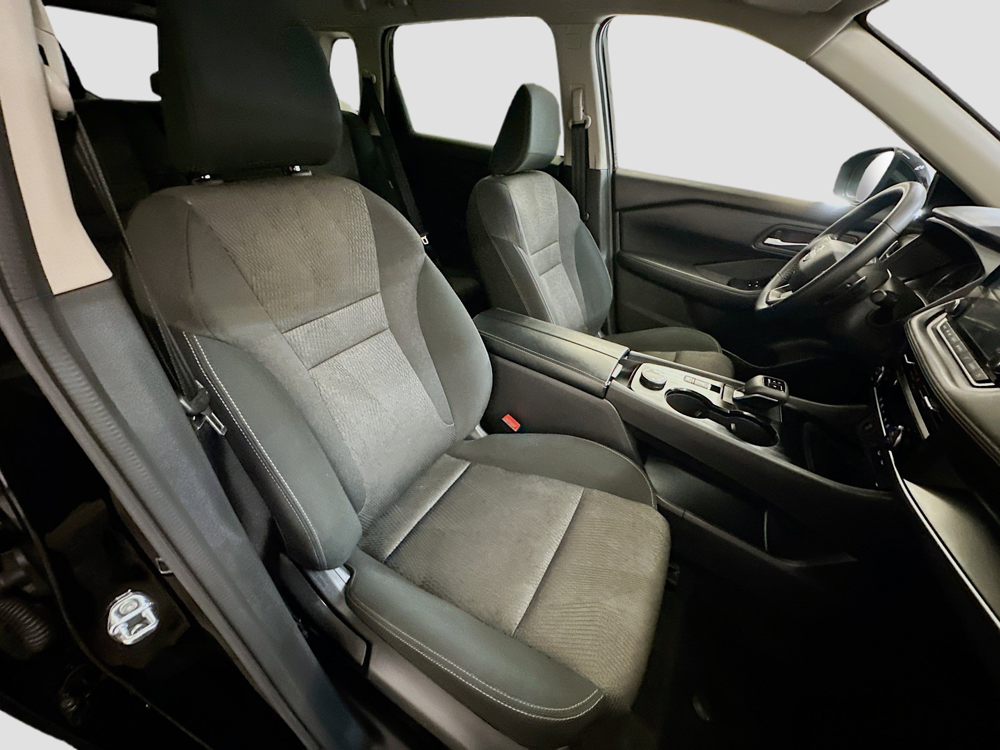 Used 2025 Nissan Rogue SV image 32