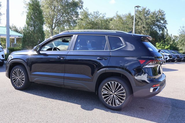Certified 2025 Volkswagen Taos SE image 5
