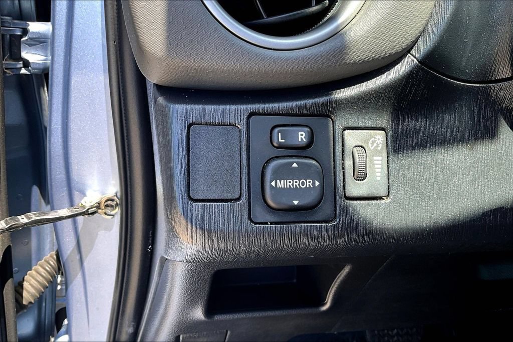 Used 2012 Toyota Yaris SE FWD image 15
