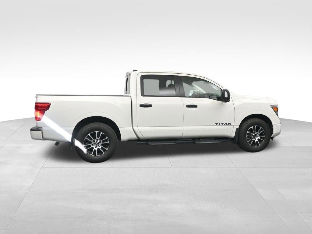 Used 2024 Nissan Titan SV w/ SV Convenience Package image 4